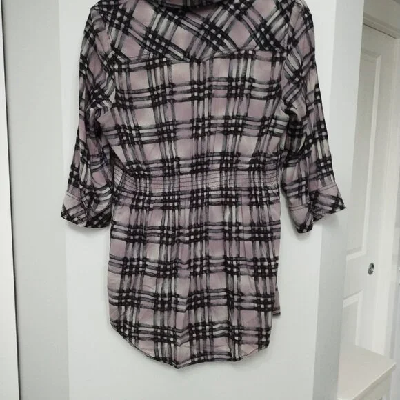 Guess jeans button down 3/4 sleeve longer style top - Picture 4 of 7